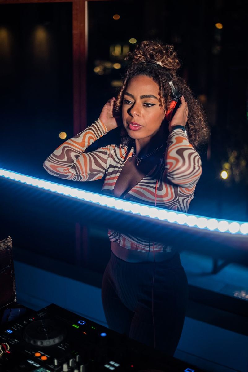 VII TORIA with headphones at night, Sea Fu at Four Seasons Dubai