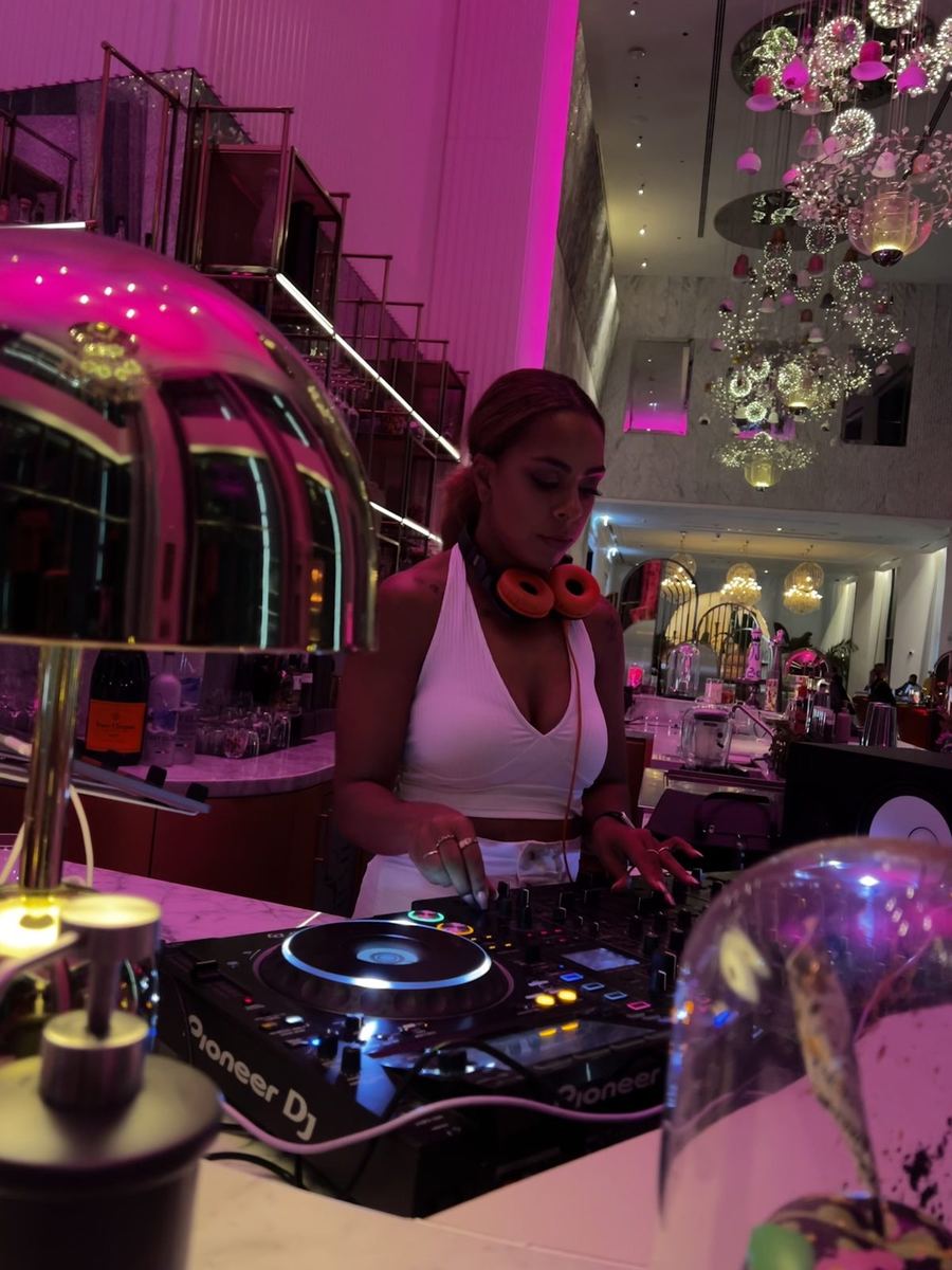 VII TORIA, S Bar, SLS Downtown